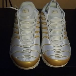 Air Max Tennis shoes